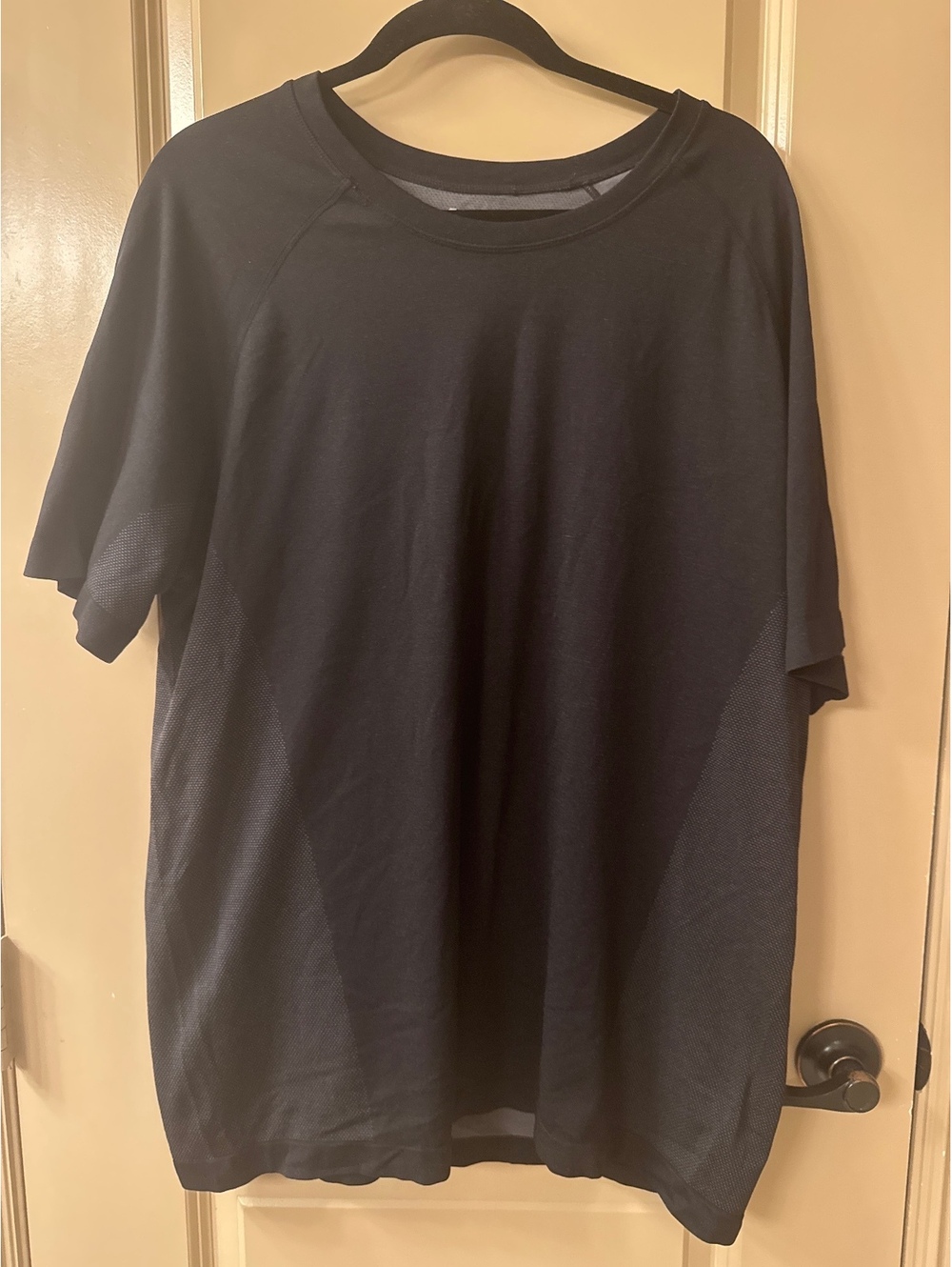 Fabletics Men's XXL Black Athletic Performance T-Shirt, Designed in Los Angeles